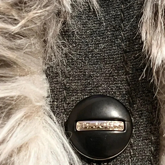 St John Women’s fur zip front vest size P - Picture 9 of 16